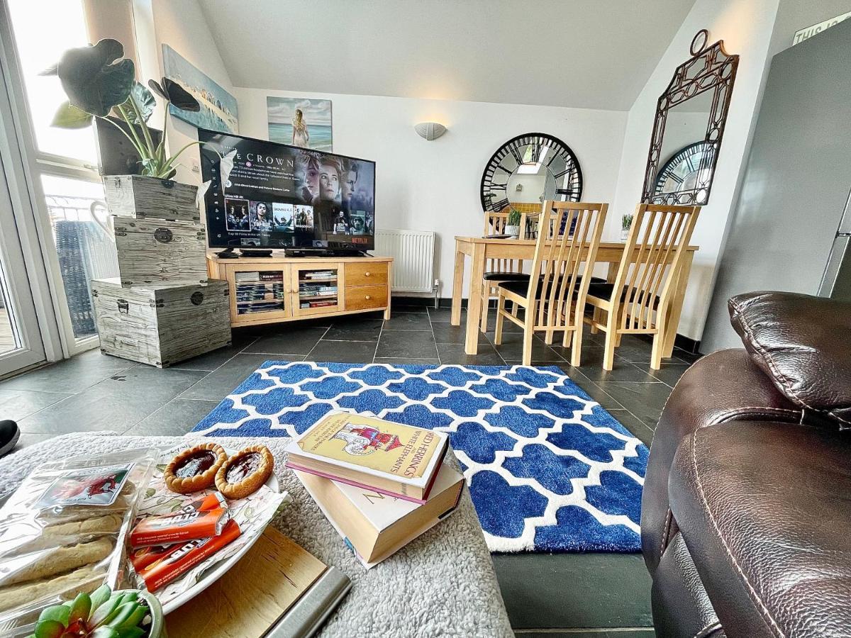 The Mermaids Watch Pendine Dog Friendly Apartment Luaran gambar